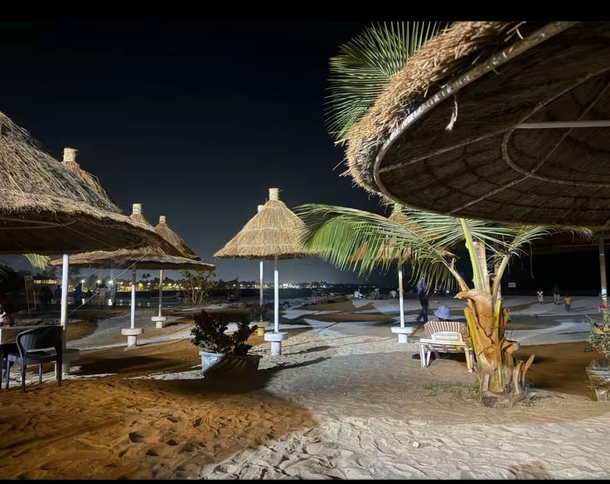 Jomo Beach 
