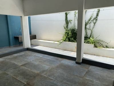 Villa 5 chambres à vendre — Somone (bail individuel)