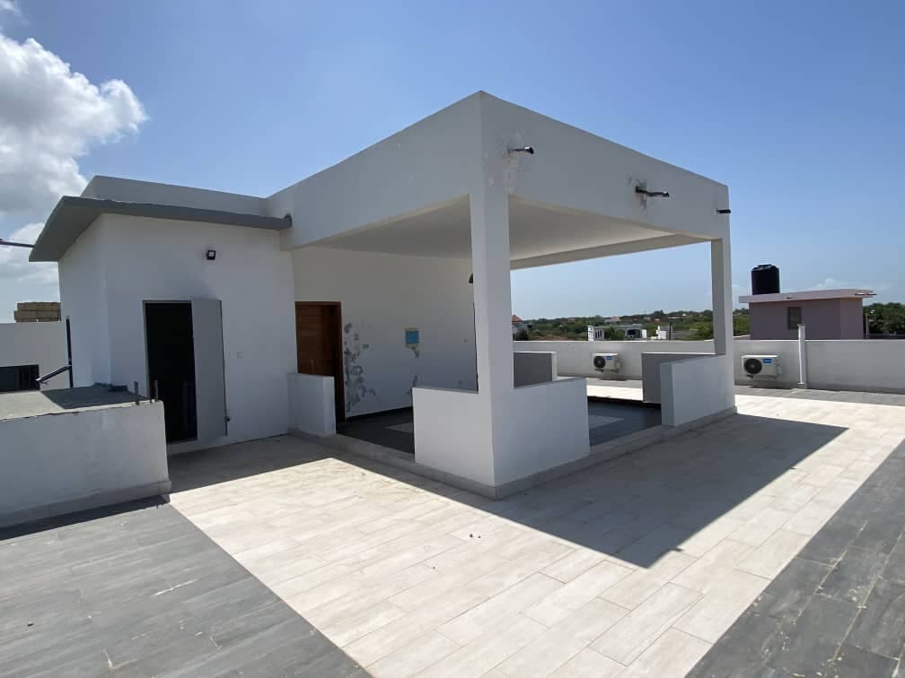 Villa 5 chambres à vendre — Somone (bail individuel)