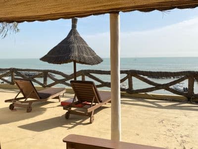 Villa pied dans l'eau 150 m² à Saly — proche du Rols