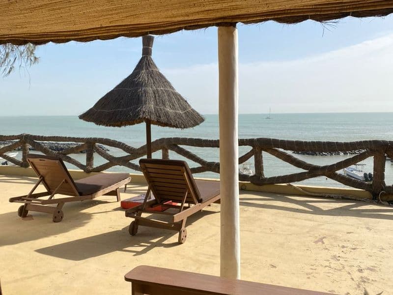 Villa pied dans l'eau 150 m² à Saly — proche du Rols