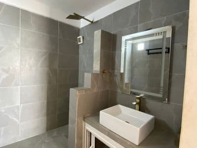 Villa pied dans l'eau 150 m² à Saly — proche du Rols