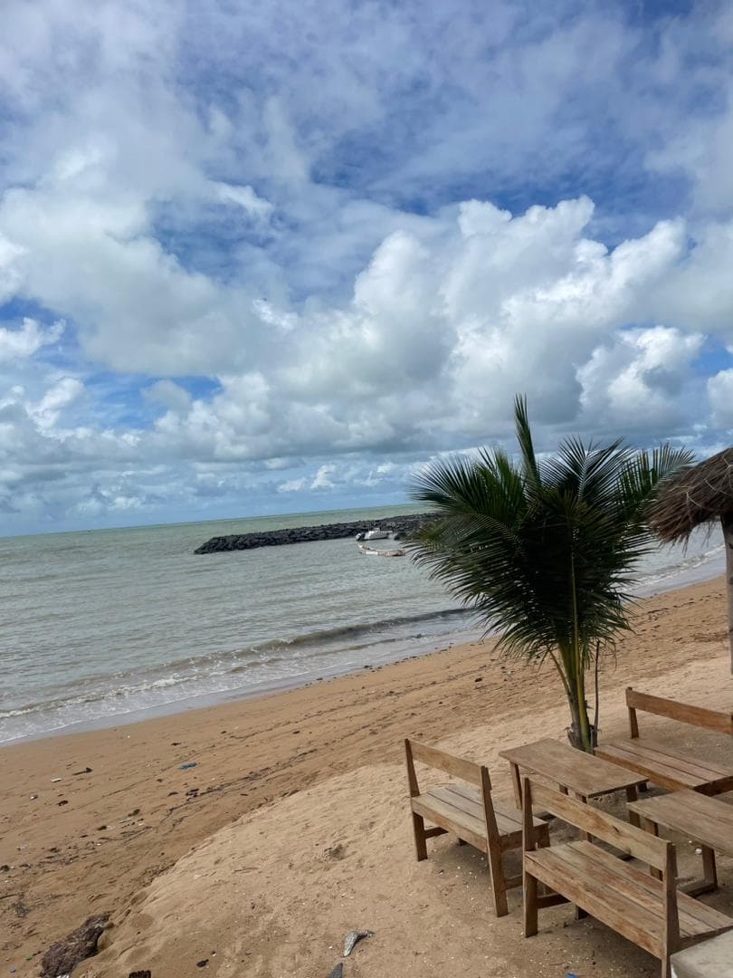 Villa pied dans l'eau 150 m² à Saly — proche du Rols
